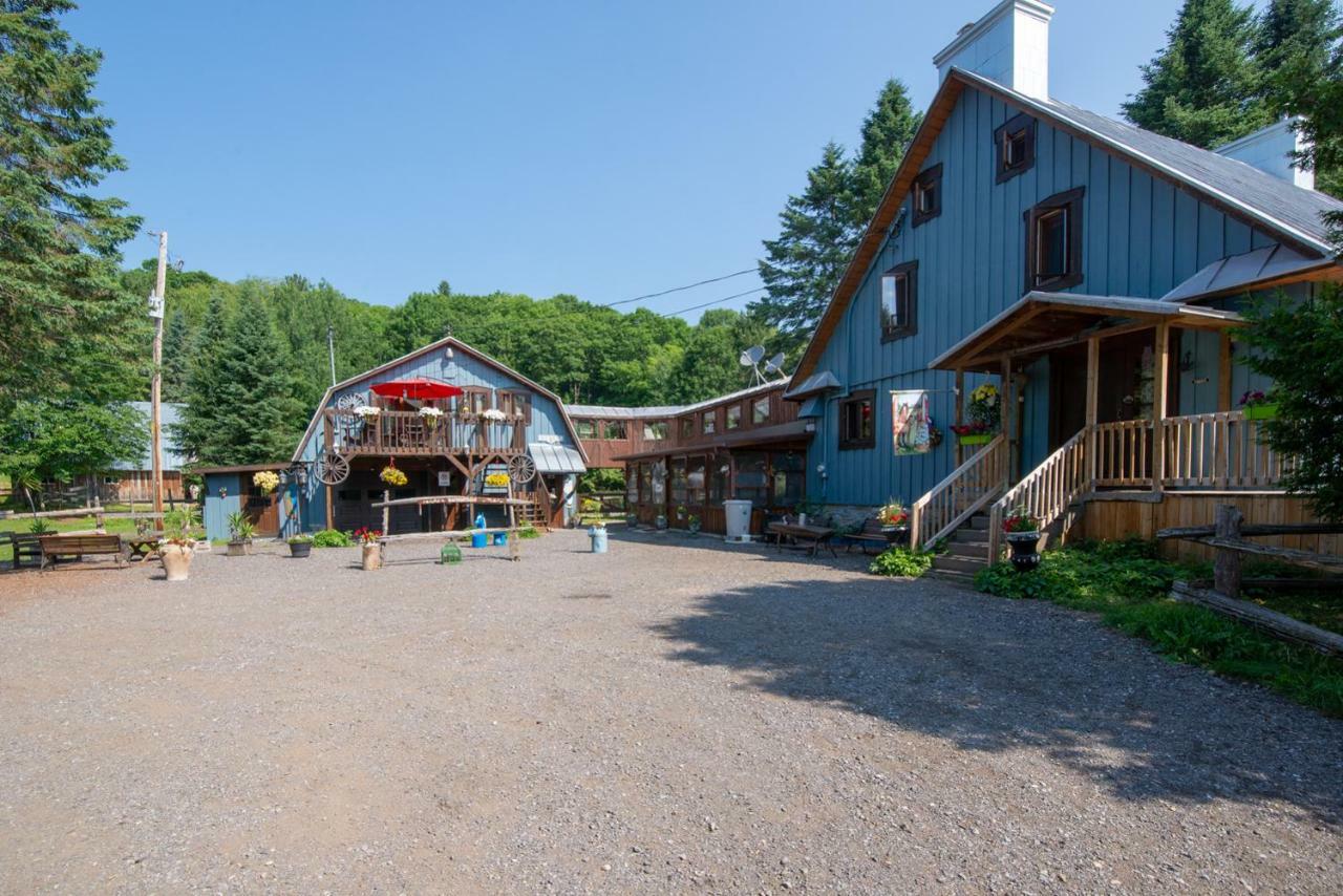 Auberge Le Cheval Bleu Saint-Alphonse-Rodriguez Exteriör bild